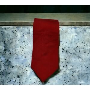 Van Heusen Mens Necktie Tie Red Geometry Print 100% Silk 56" x 4"